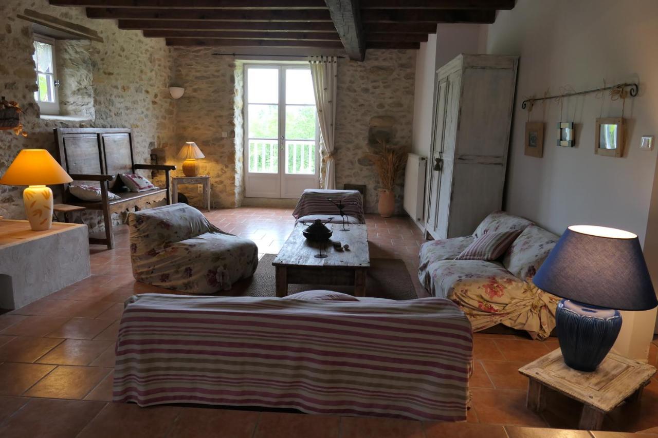 Bed and Breakfast La Ferme Dague Lasseube Екстер'єр фото