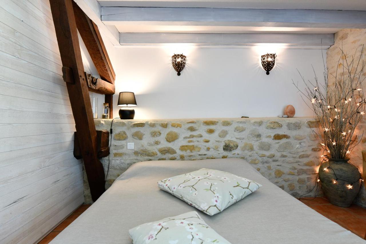 Bed and Breakfast La Ferme Dague Lasseube Екстер'єр фото
