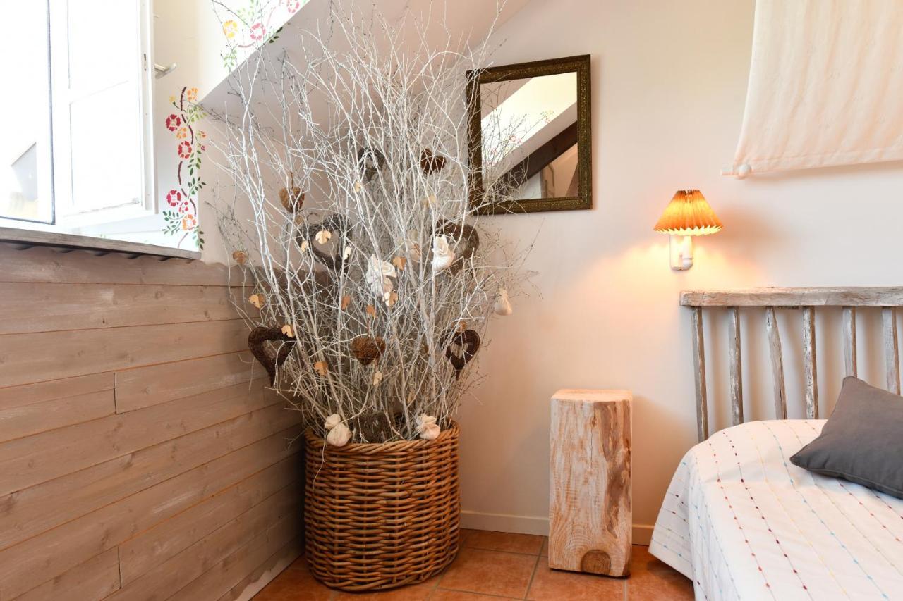 Bed and Breakfast La Ferme Dague Lasseube Екстер'єр фото